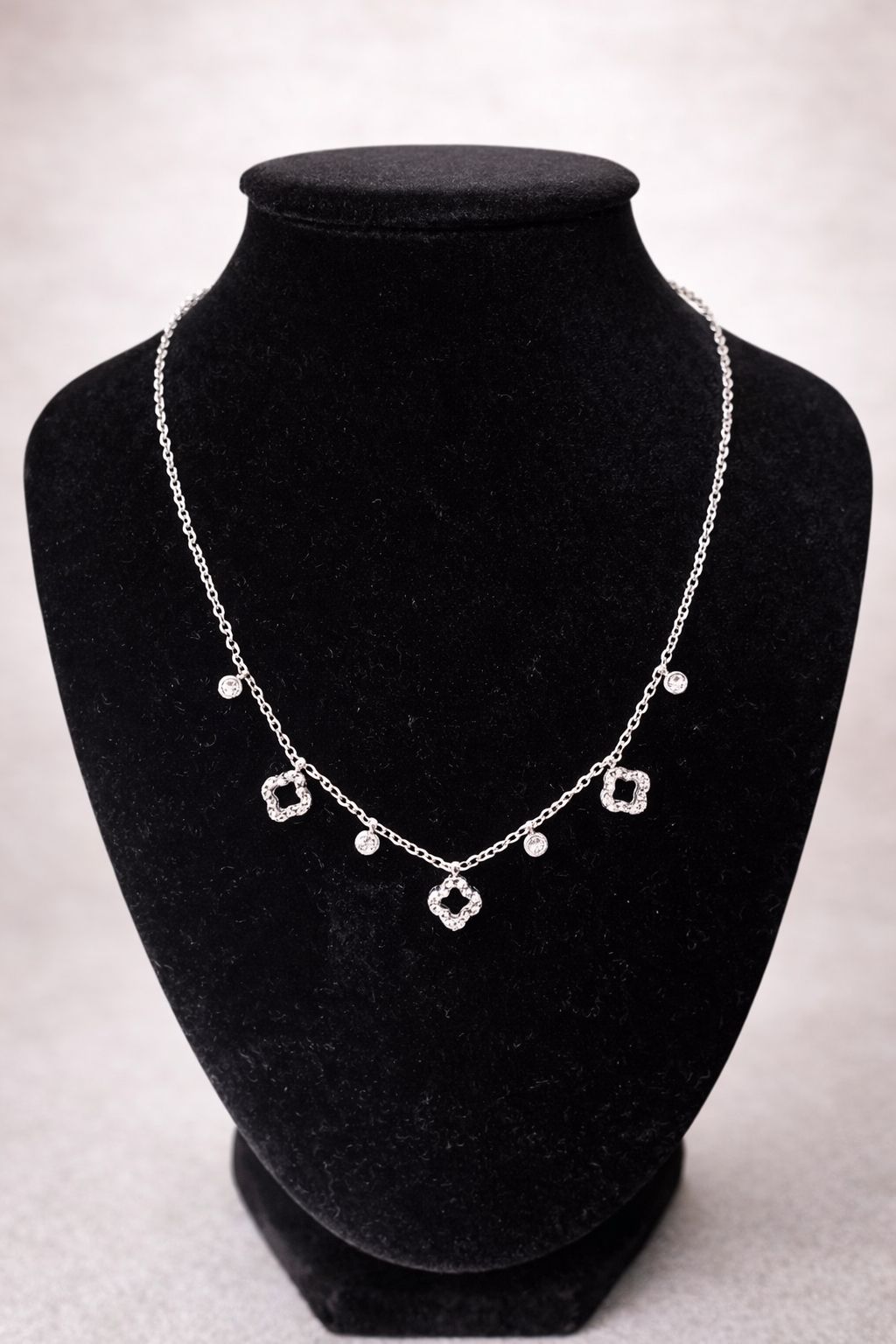 Collier Bloom